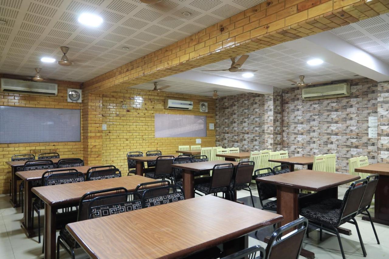 Oyo Flagship 77764 Hotel Rahul Ganeshpeth Colony Ναγκπούρ Εξωτερικό φωτογραφία